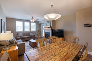 Flooring, Hardwood, Floor, Living Room, Indoors