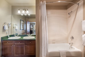 Room, Indoors, Bathtub, Tub, Bathroom