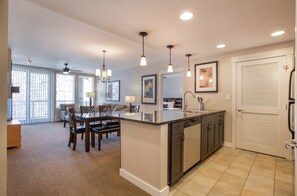 Flooring, Floor, Hardwood, Room, Indoors
