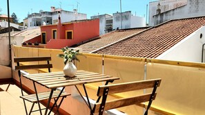 Sunny terrace.

#terrace #airbnb #algarve