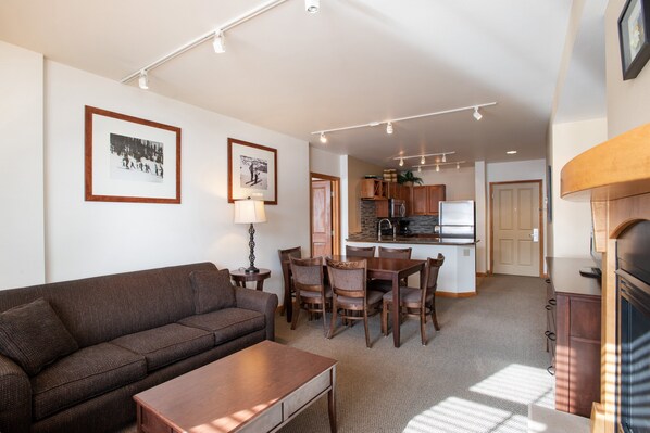 Living Room, Room, Indoors, Flooring, Couch
