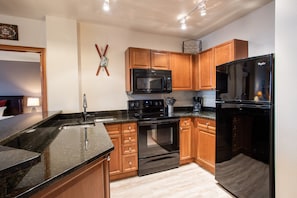Room, Indoors, Oven, Kitchen, Microwave