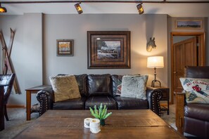 Living Room, Room, Indoors, Couch, Furniture