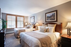 Bedroom, Room, Indoors, Furniture, Bed