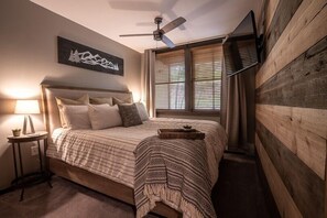Bed, Furniture, Bedroom, Indoors, Room