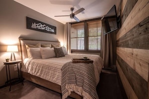 Bed, Furniture, Bedroom, Indoors, Room