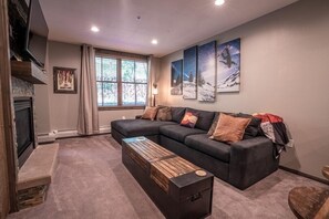 Couch, Furniture, Living Room, Indoors, Room