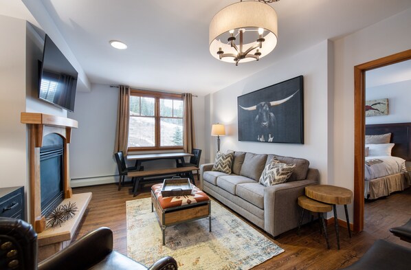 Living Room, Room, Indoors, Flooring, Couch