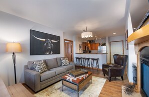Living Room, Room, Indoors, Furniture, Couch