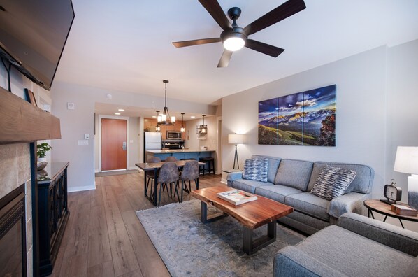Furniture, Table, Coffee Table, Indoors, Living Room