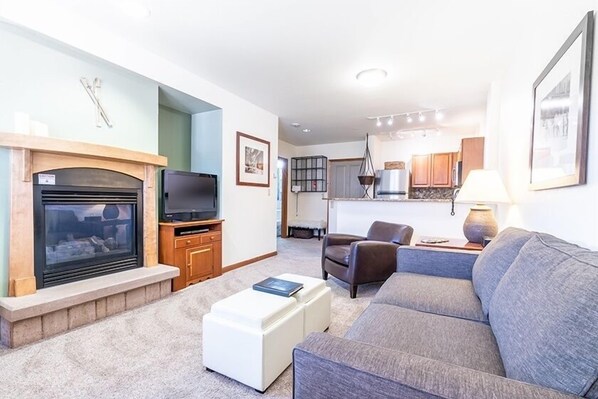 Couch, Furniture, Living Room, Indoors, Room