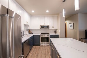 Room, Indoors, Kitchen, Flooring, Oven
