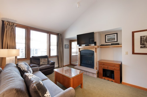 Furniture, Indoors, Living Room, Couch, Screen