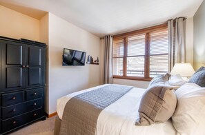 Indoors, Home Decor, Furniture, Screen, Bed