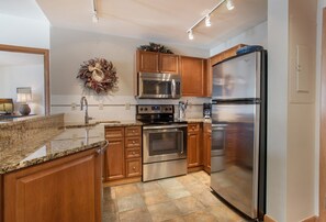 Flooring, Room, Indoors, Oven, Floor