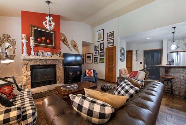 Furniture, Indoors, Living Room, Couch, Home Decor