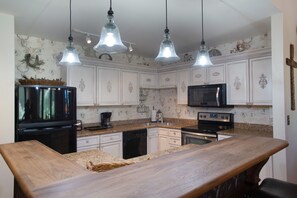 Room, Indoors, Oven, Kitchen, Microwave
