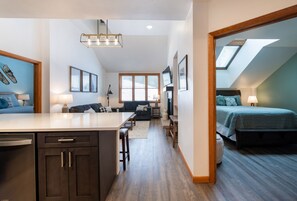Flooring, Hardwood, Floor, Indoors, Building
