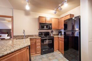Room, Indoors, Oven, Flooring, Kitchen