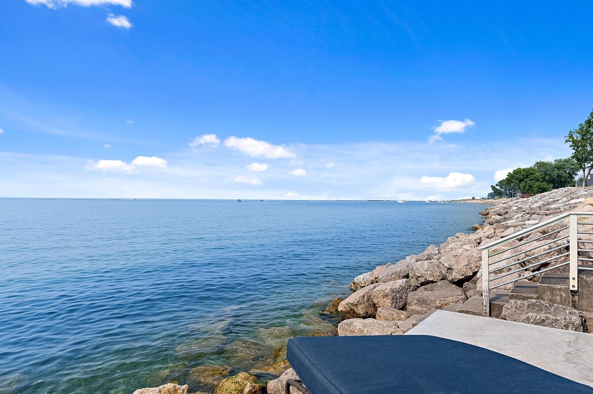 New Buffalo Lakefront w/ Pool, Hot Tub – Monthly