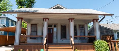 Welcome in "Tesla House" in San Antonio