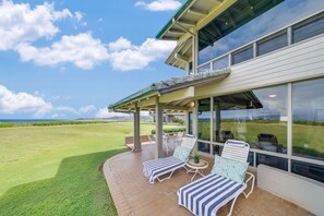 Kapalua Bay Villas 36G5 lanai with ocean view2