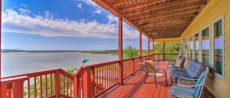 Lake Eufaula Vacation Rental | 7BR | 5BA | 4,700 Sq Ft | Stairs Required
