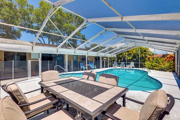 Tampa Vacation Rental | 6BR | 3BA | 2,952 Sq Ft | Step-Free Access
