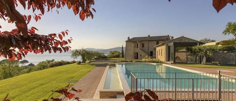 Acqua, Cielo, Proprietà, Pianta, Azzurro, Piscina, Albero, Tempo Libero, Shade, Costruzione