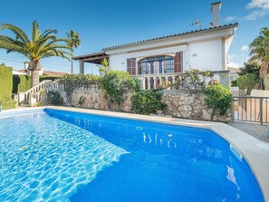 L'Eau, Plante, Bâtiment, Ciel, Jour, Propriété, Piscine, Bleu Azur, Bleu, Arbre