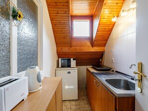 Cabinetry, Spüle, Sinken, Eigentum, Möbel, Countertop, Gebäude, Fenster, Holz, Küche