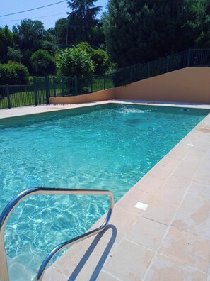 La piscine avec le nouveau liner