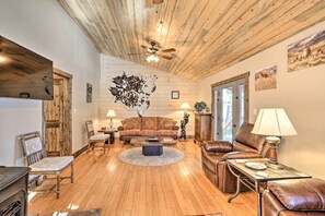 Living Room | Flat-Screen Cable TV | Rollaway Bed