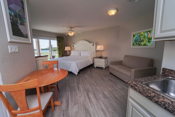 Unit with 1 Queen bed