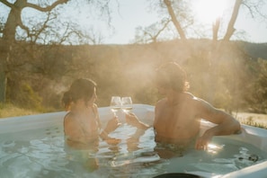 Outdoor spa tub