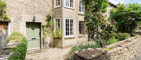 Pear Tree Cottage - StayCotswold