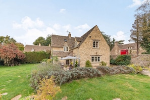 Barnsley Cottage Garden - StayCotswold