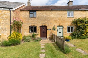 Summer Hayes - StayCotswold