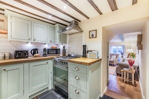 Blenheim Cottage Kitchen - StayCotswold