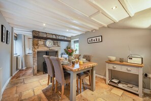 Miller's Cottage Dining Room - StayCotswold