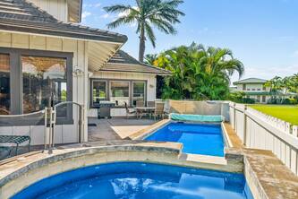 Private Pool, Hot Tub with AC, BBQ and Very Spacious