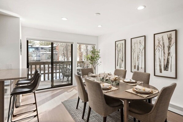 Large dining area with seating for 6 at the table and two at the bar