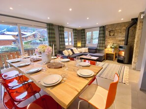 Open Plan Lounge & Dining Area