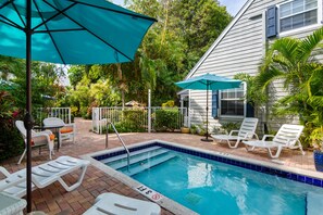 Refreshing shared pool with plenty of loungers!