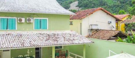 Hospede-se em uma incrível casa a 230 metros da praia em Angra dos Reis/RJ