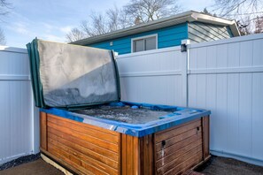 Bañera de hidromasaje al aire libre