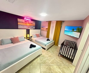 Master room King bed (Sleep 2 + child) + Queen bed (Sleeps 2) with luxurious Mattress CONFORTSENSE Memory foam ANITIMICROBIAL technology by Sealy Postruepedic + walkin closet / 55" Smart TV, youll love it here! :)