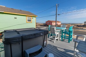 7-8 Person Hot Tub with Ocean Views!