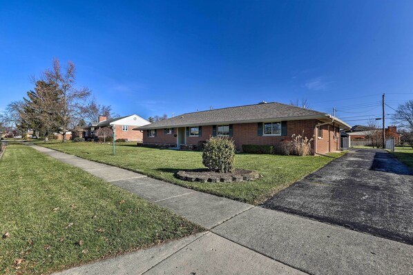 Dayton Vacation Rental | 2BR | 1.5BA | 1,300 Sq Ft | 1 Step to Access