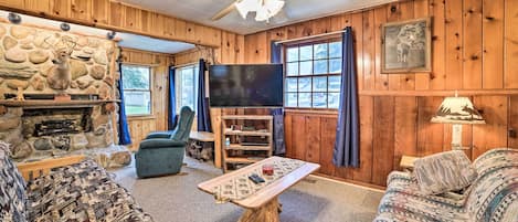Houghton Lake Vacation Rental | 2BR | 1BA | 3 Steps Required for Entry